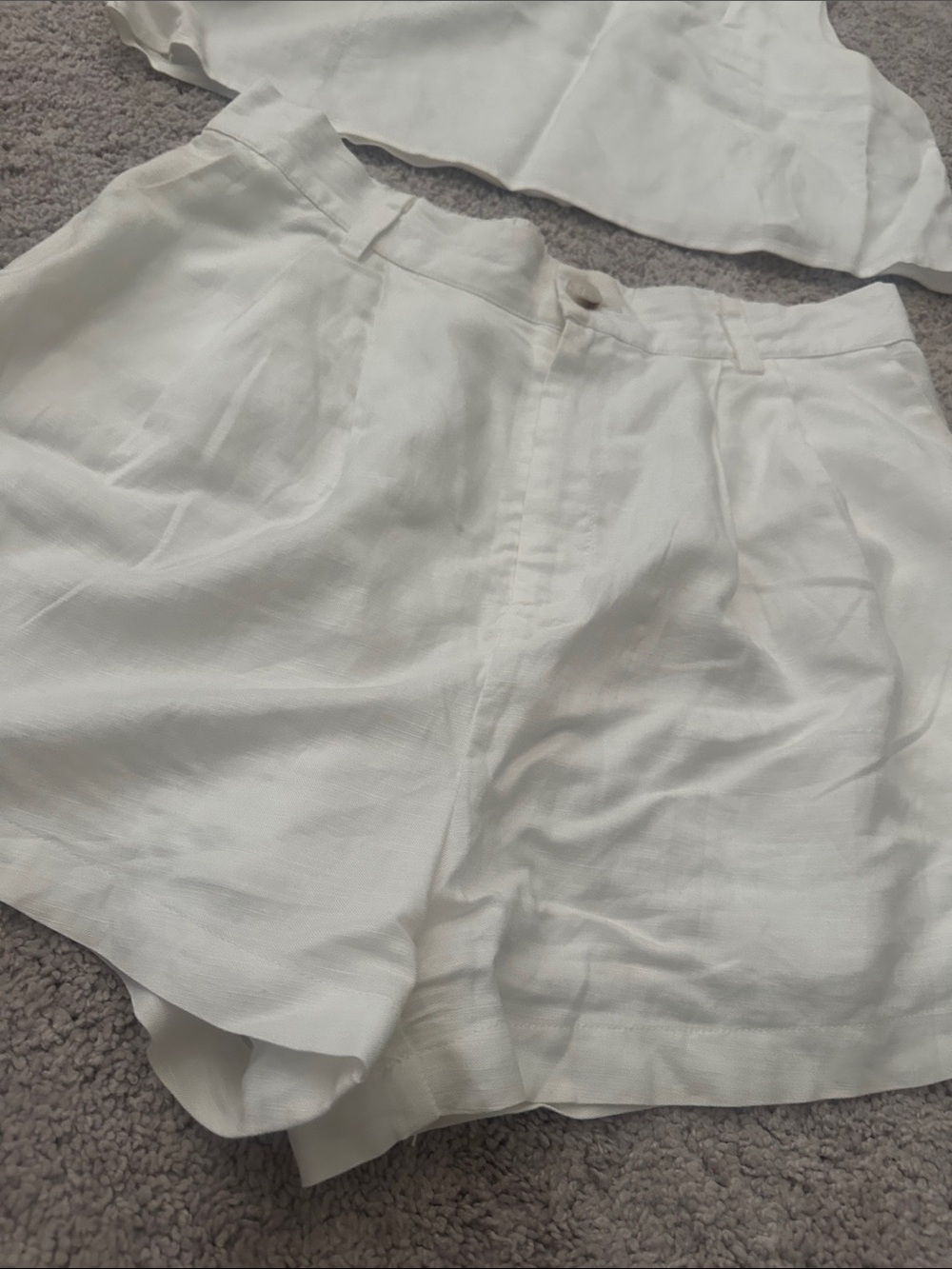 High-Waist White Tailored Line Shorts and crop top set - Picture 6 of 7